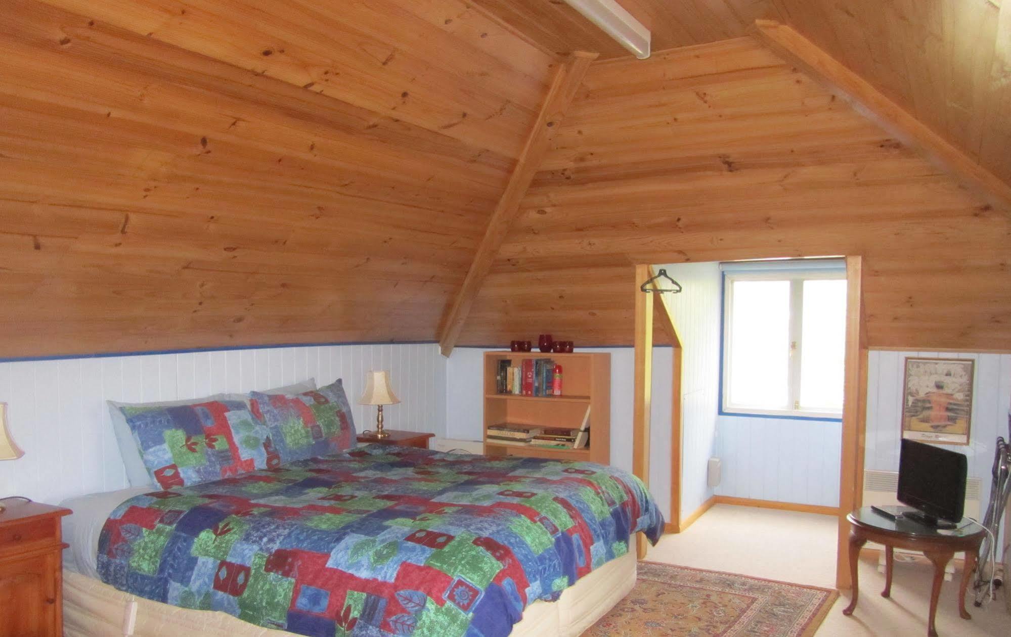 Triabunna Cabin & Caravan Park Exterior photo